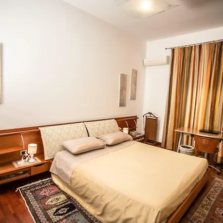 Reggia In Famiglia Homestay *